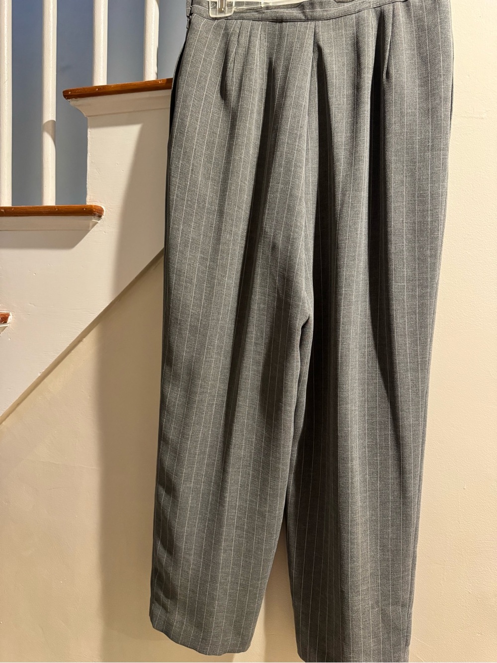 Gorgeous Talbots Gray Pinstripe Women’s Dress Pants Side Zip Tapered Sz 16 NWT